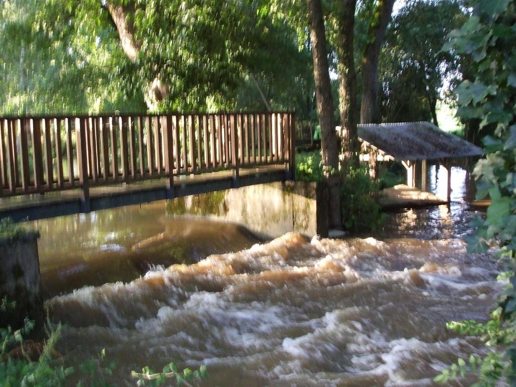Le Moulin D'Hys Bed & Breakfast La Cropte Dış mekan fotoğraf